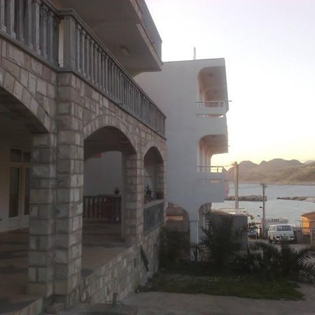 Apartments Aza Добра вода Екстериор снимка