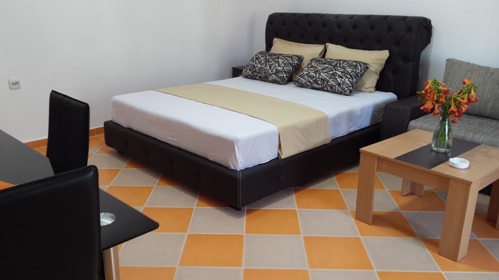 Apartments Aza Добра вода Стая снимка