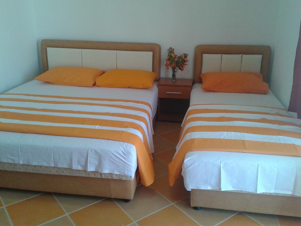 Apartments Aza Добра вода Екстериор снимка