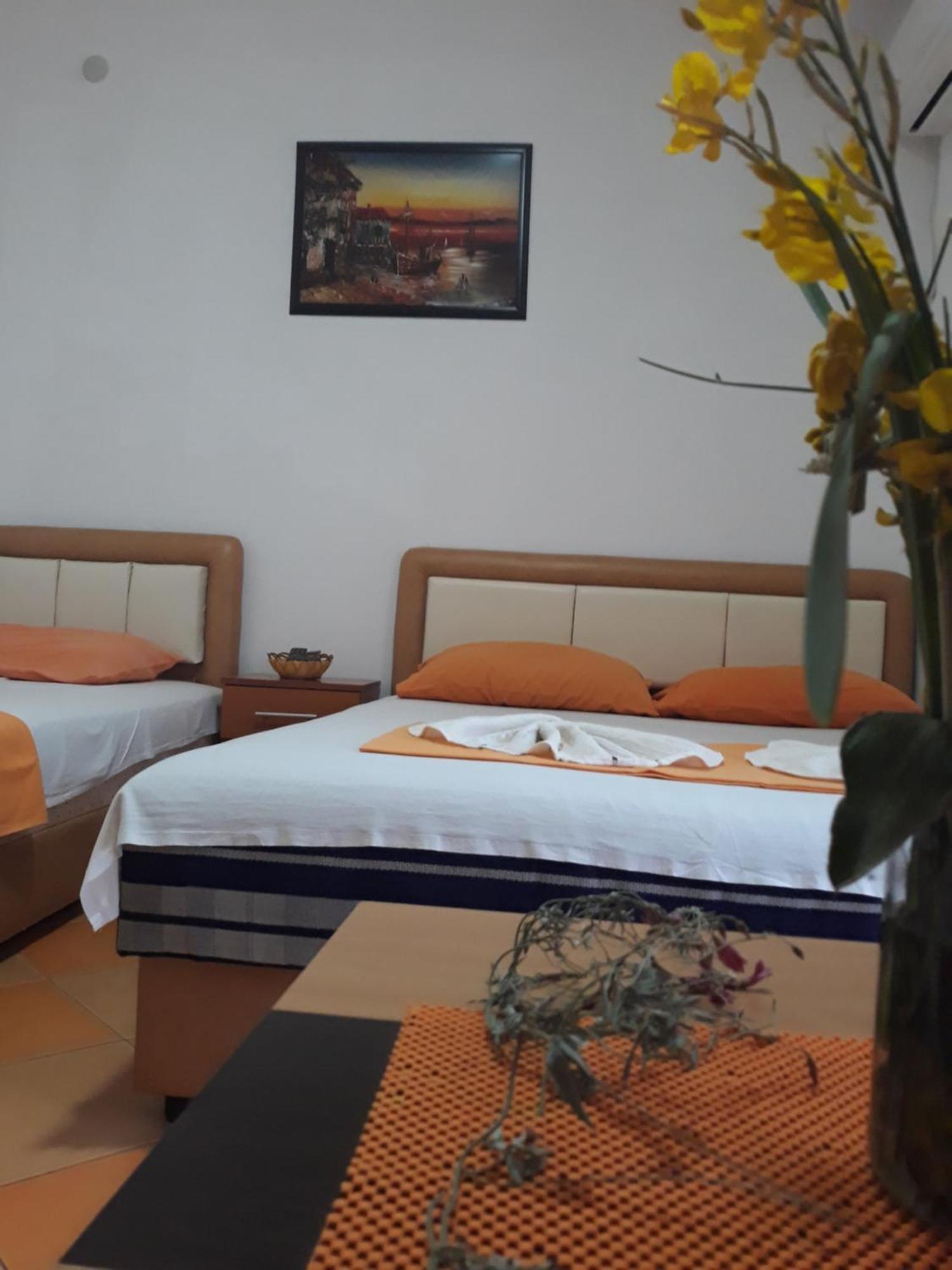 Apartments Aza Добра вода Стая снимка