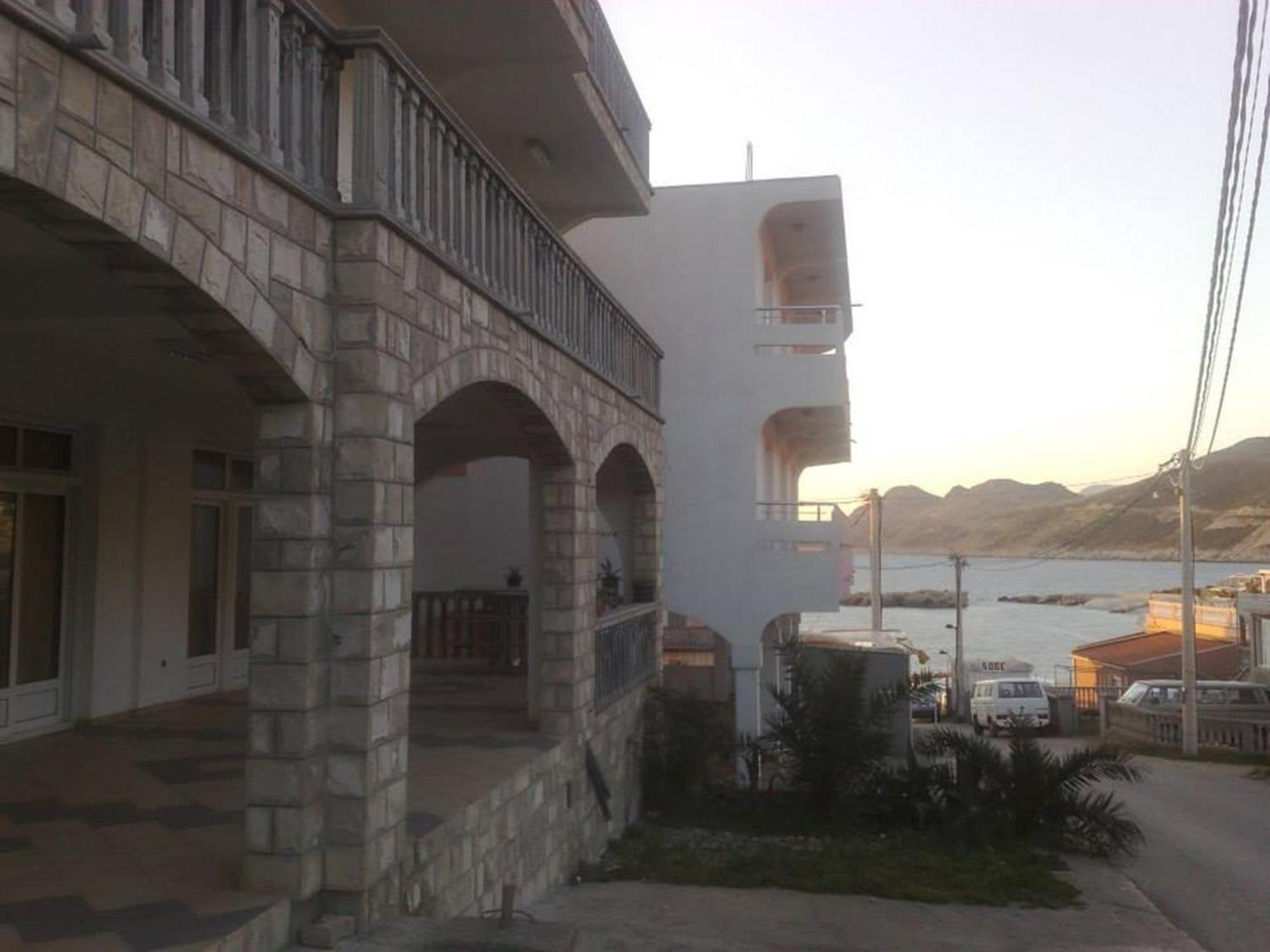 Apartments Aza Добра вода Екстериор снимка