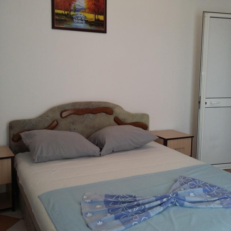 Apartments Aza Добра вода Екстериор снимка