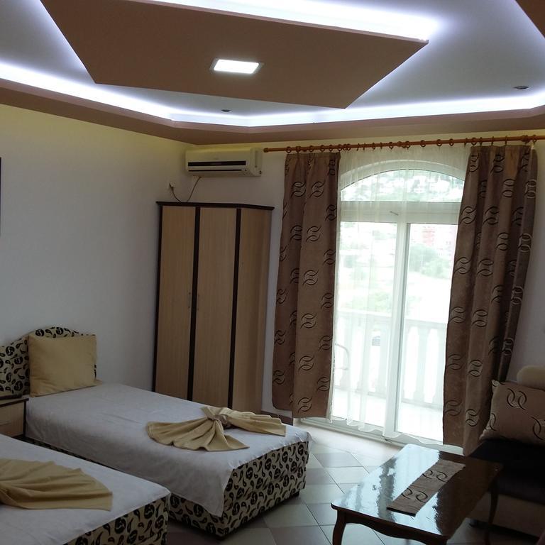 Apartments Aza Добра вода Екстериор снимка