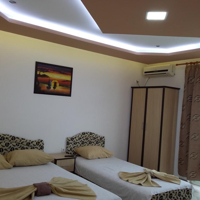 Apartments Aza Добра вода Екстериор снимка