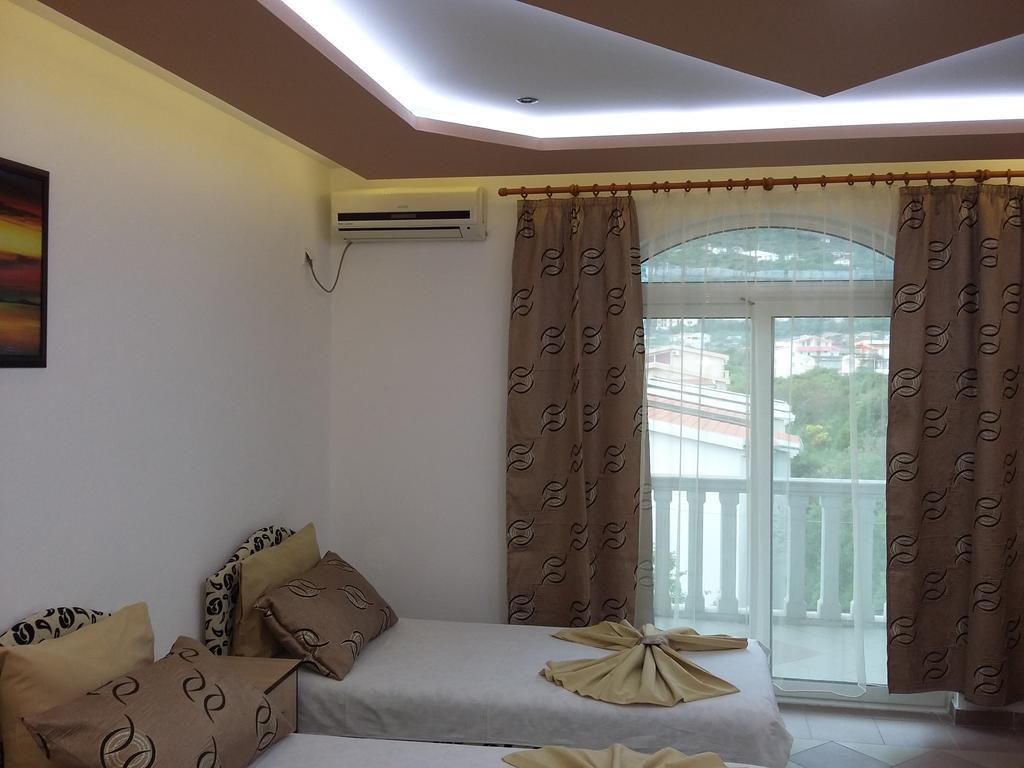 Apartments Aza Добра вода Екстериор снимка