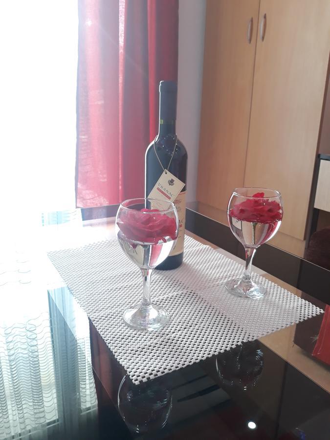 Apartments Aza Добра вода Екстериор снимка