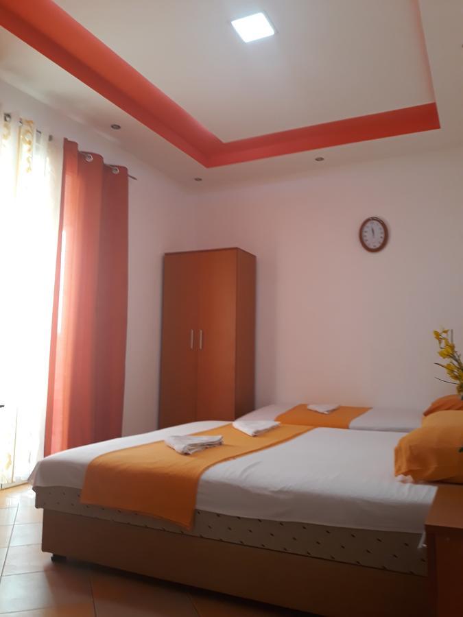 Apartments Aza Добра вода Екстериор снимка