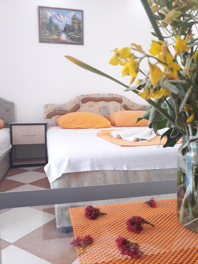 Apartments Aza Добра вода Екстериор снимка
