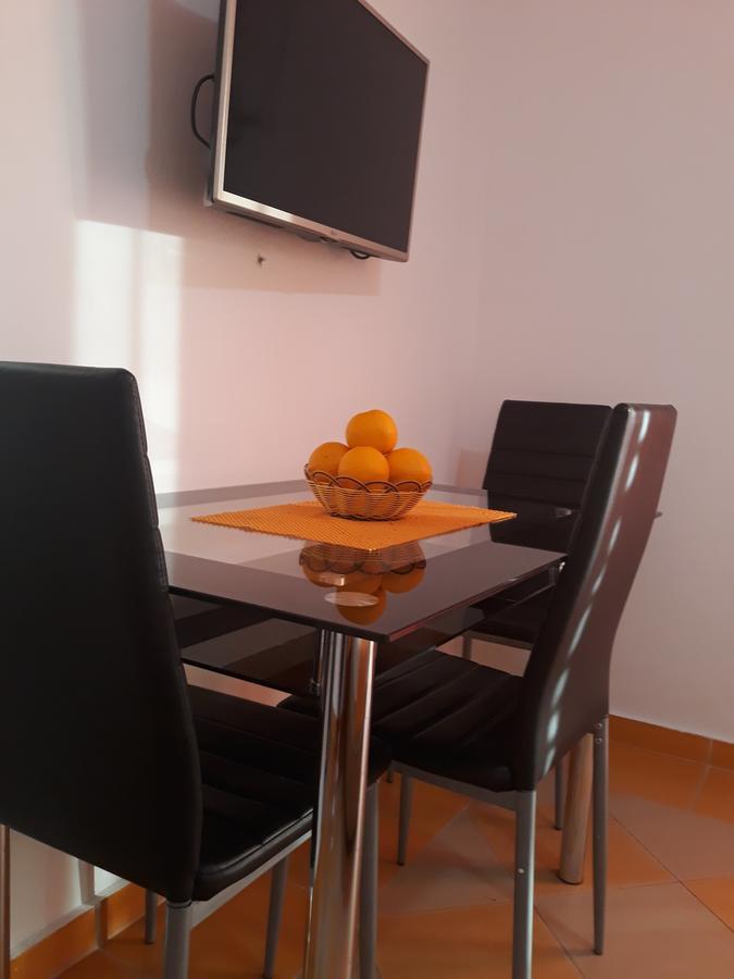 Apartments Aza Добра вода Екстериор снимка