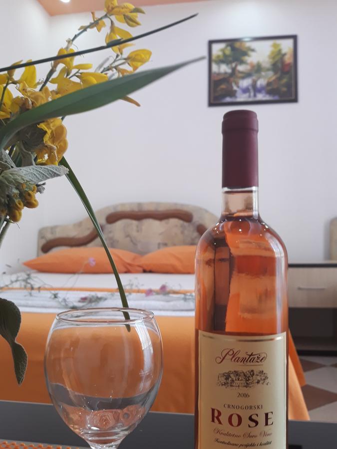 Apartments Aza Добра вода Екстериор снимка