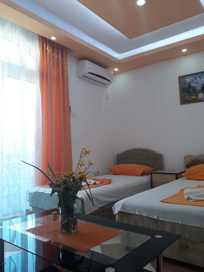 Apartments Aza Добра вода Екстериор снимка