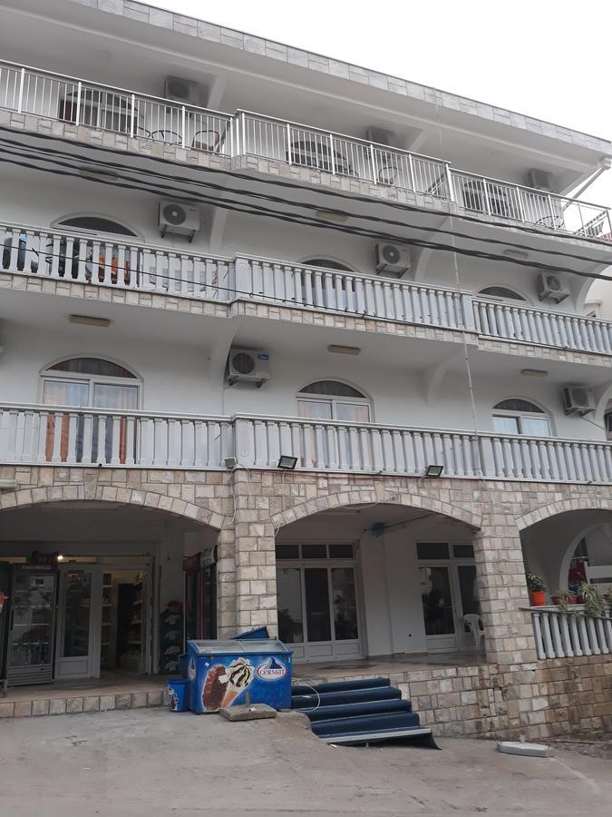 Apartments Aza Добра вода Екстериор снимка