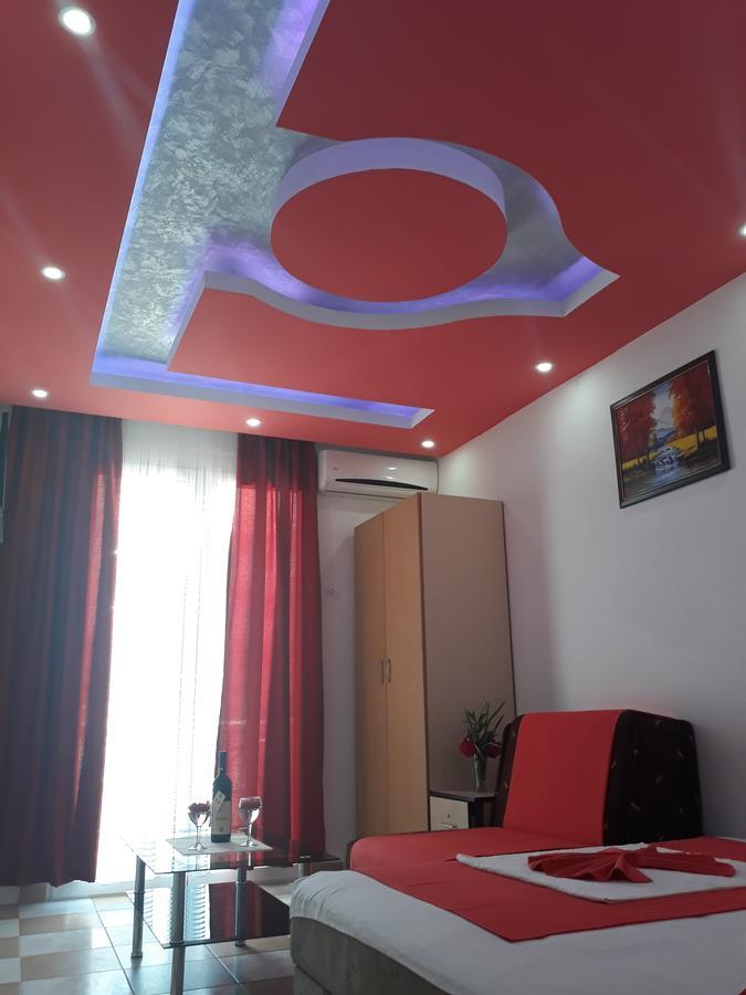 Apartments Aza Добра вода Екстериор снимка