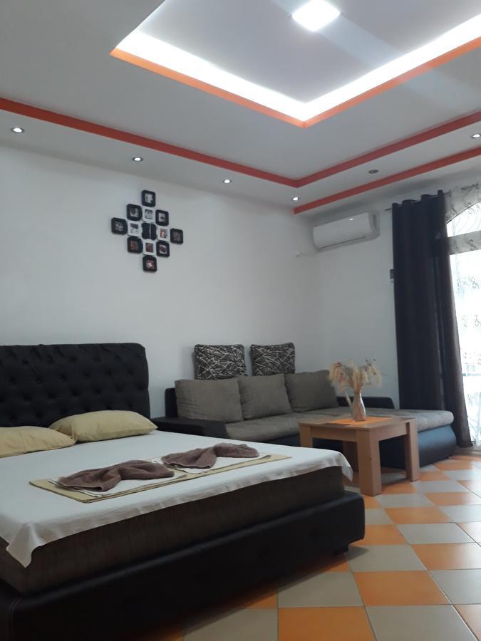 Apartments Aza Добра вода Екстериор снимка
