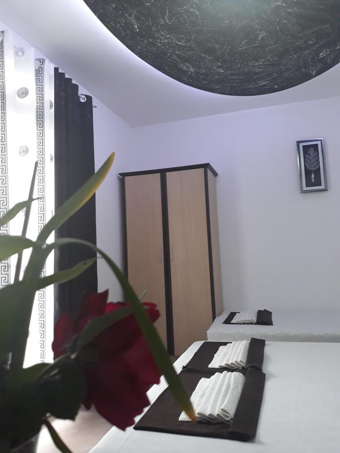 Apartments Aza Добра вода Екстериор снимка