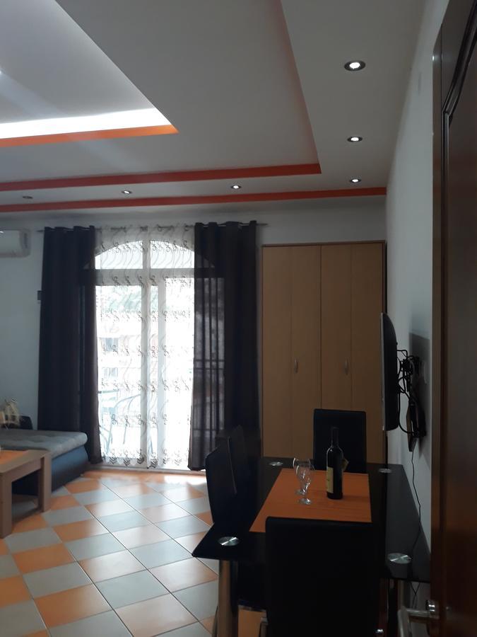Apartments Aza Добра вода Екстериор снимка