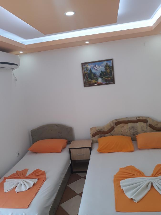 Apartments Aza Добра вода Екстериор снимка